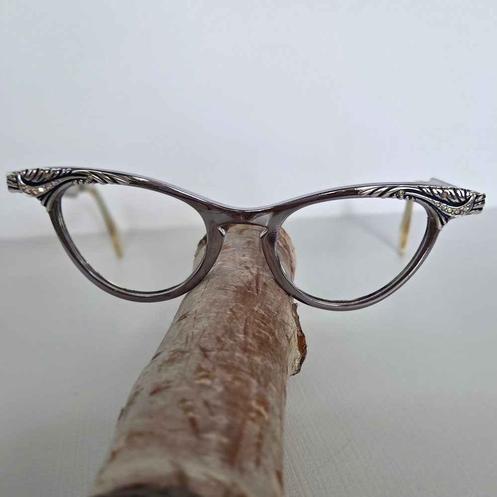 Shuron Cat Eye Glasses Grey Rhinestone Aluminum Vintage Womens 46-20 FRAMES